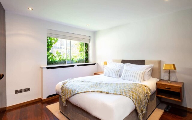 Quiet Kensington Mews House