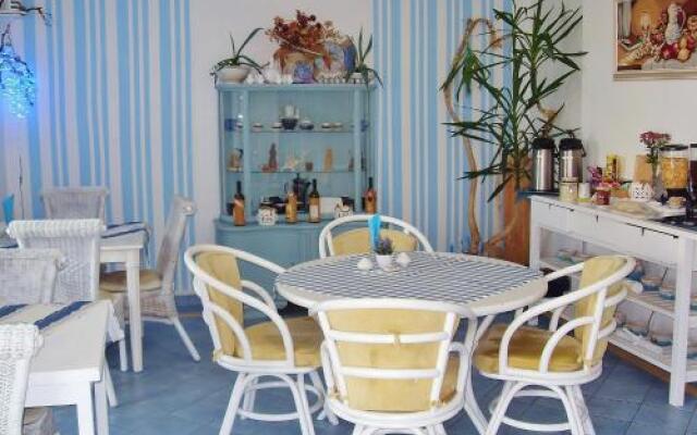 Pensjonacik Cyklada Comfortable Rooms Close to the Lake