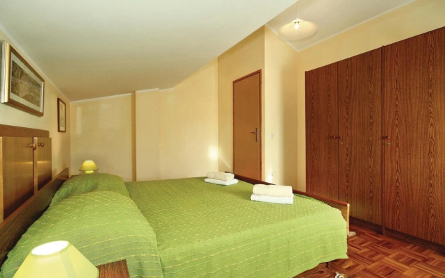 Nice Home in Porec With Wifi and 4 Bedrooms - Hotel in Porec - Photo 5