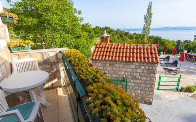 Gorgeous Villa in Tučepi with Private Swimming Pool
