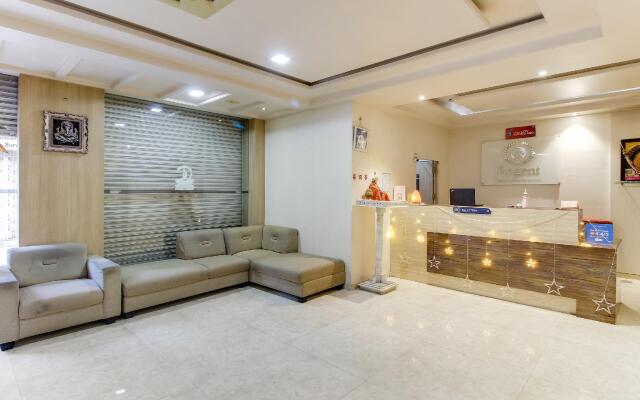 OYO 76518 Hotel Regent In