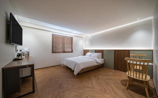 Brown Dot Hotel Eurwangri