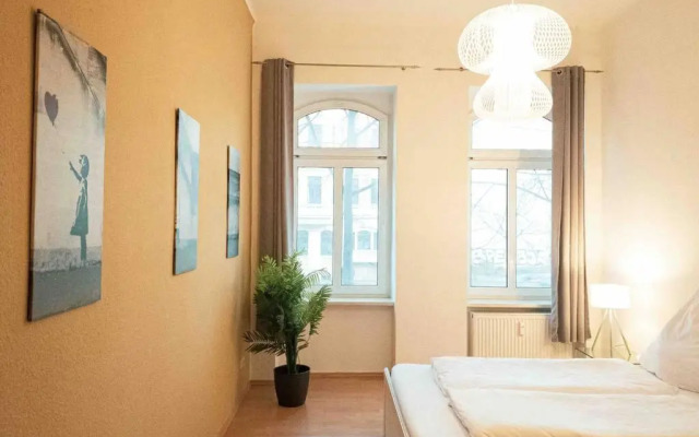 Altbauwohnung direkt an der Karli mit Balkon - Netflix inklusive