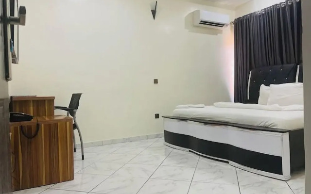 Villa Maxili Hotel and Apartment