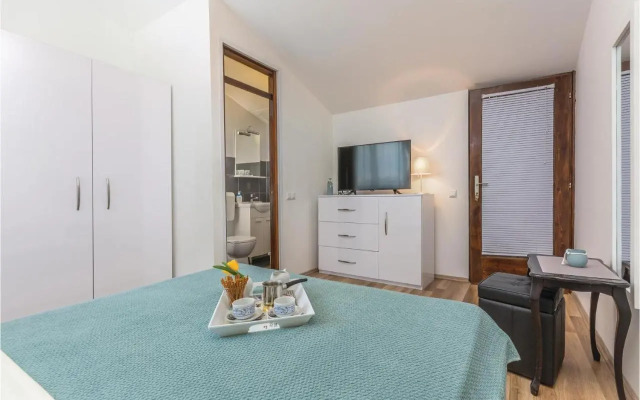 Two-Bedroom Apartment in Cervar Porat