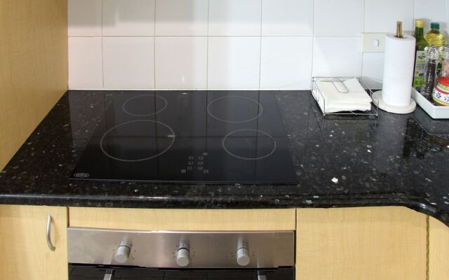 Adelaide Cbd Apartment - 3Br, 2Bath & Carpark