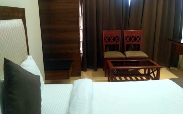 Hotel Maval Grand