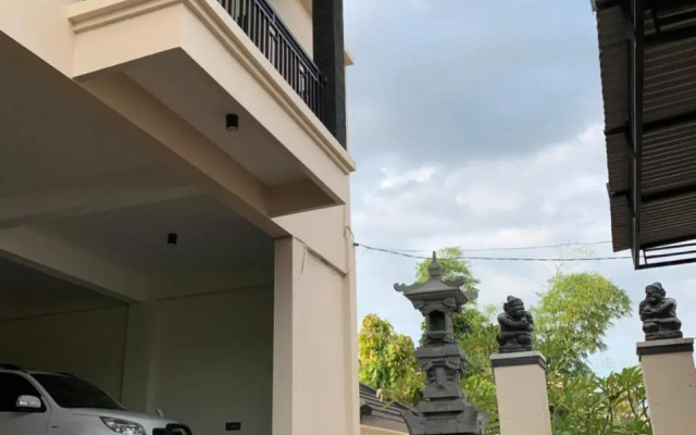 Gumitish Guest House Singaraja