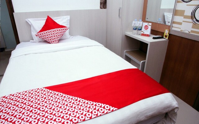 OYO 861 R Four Hotel