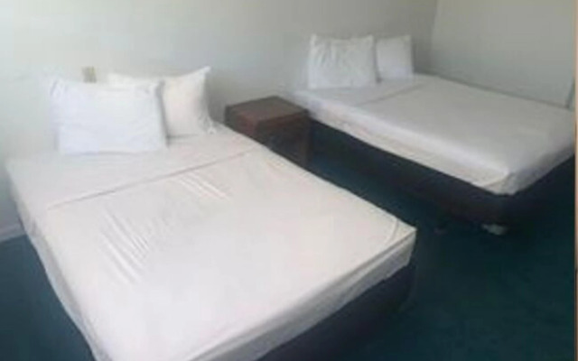 Sawmill Lodges Motel