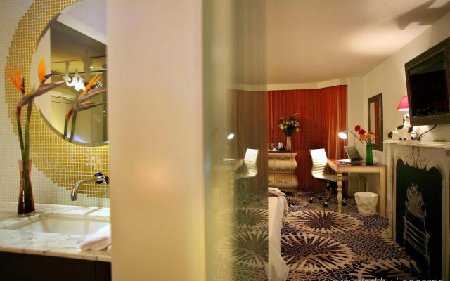 The Luxe Manor