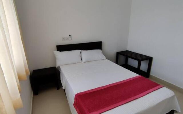 3 Bedroom Apartment in close proximity to Beach