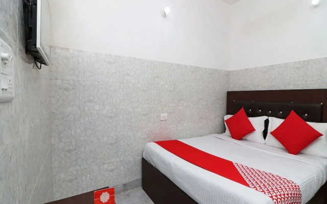Zaki Hs Near Taj Mahal By OYO Rooms