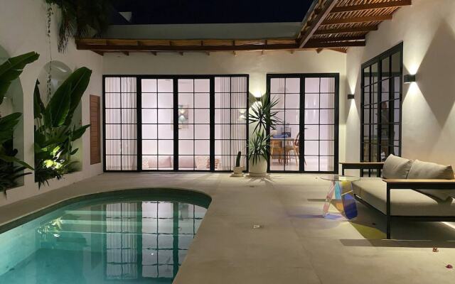 Splendid Villa Eden White Canggu Pool & 2 Bd