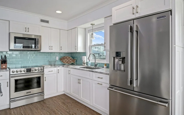 Bozeman Beach 4 Bedroom Home by Redawning