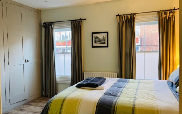Charming 3-bed House in London