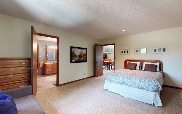3BR Cozy Apartment w/ Mountain Views