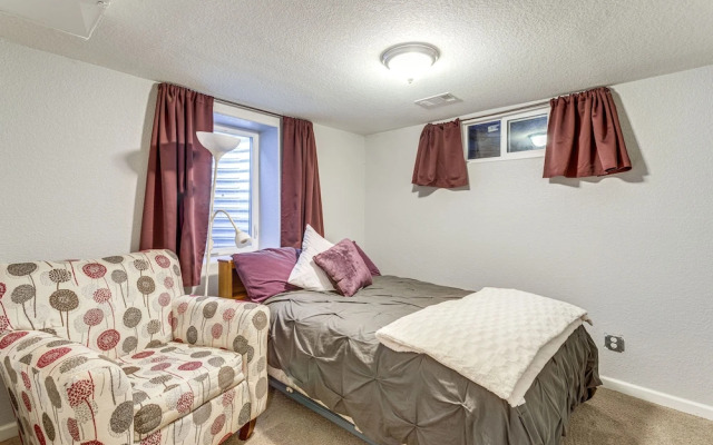 5 Mi to Dtwn Denver: Pet-friendly Home w/ Yard