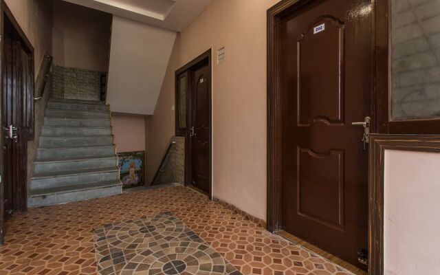 OYO 12161 Hotel Madhur Inn