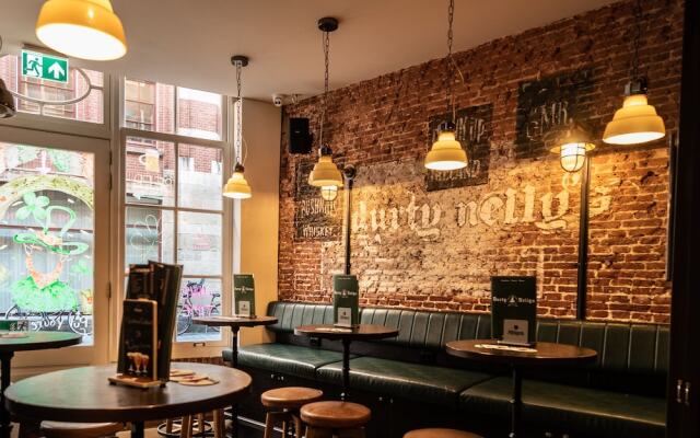 Durty Nelly's - Hostel