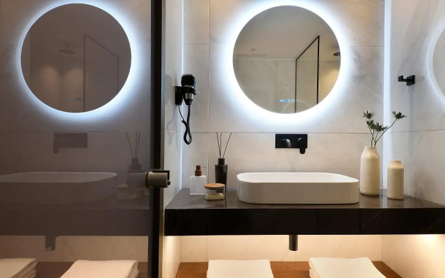Teight Hotel