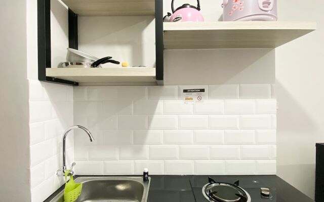 Homey And Warm Studio Transpark Juanda Bekasi Timur Apartment