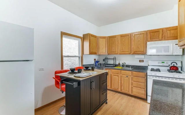 8 Mi to Chicago: Oak Park Home w/ Fenced Backyard!