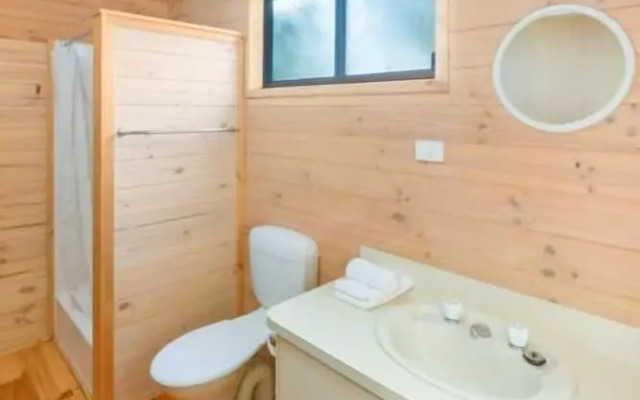 Lakes And Craters Holiday Park