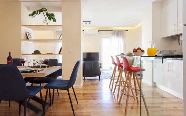 ALTIDO Charming 2BR Apt w/balcony&city views, in Graca