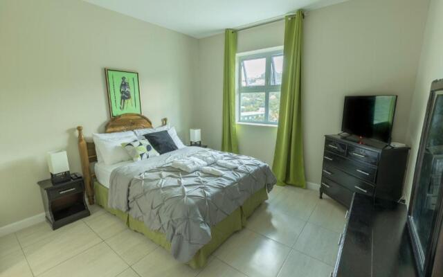 Le Luxe Penthouse 2BR w AC Wifi & 24 hr sec