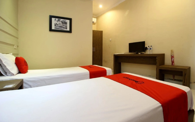 RedDoorz Plus @ Jalan Damai 2