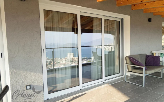 Angel Saranda Palace