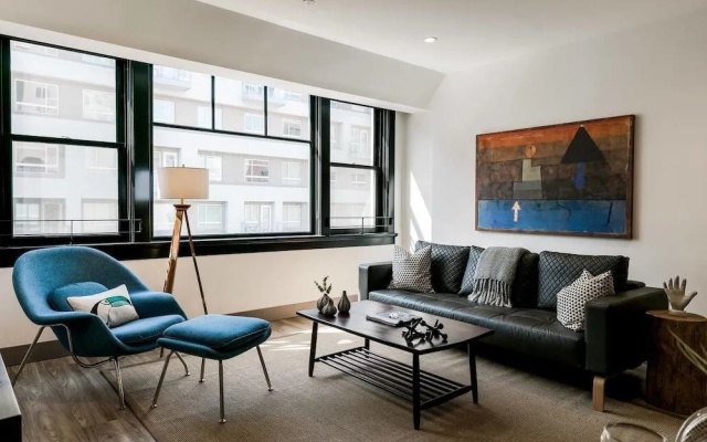 Bright, Cozy & Clean in DTLA w/ Amazing Rooftop!