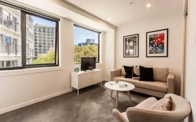 Beautiful 2BR Unit next to Myers Park Zodiak Stays