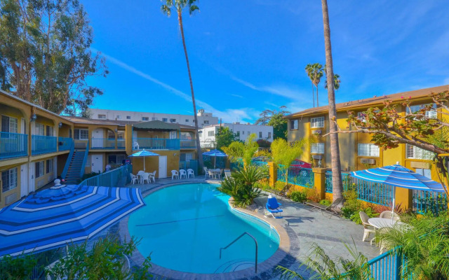 Hollywood City Inn