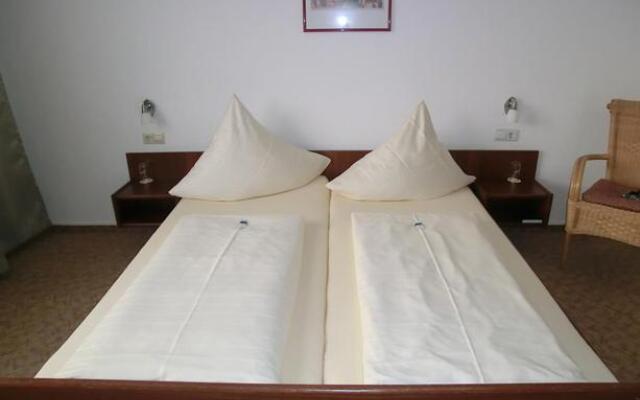 Donauhotel Bed - Breakfast