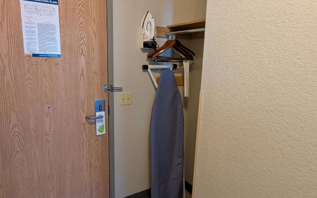 Days Inn & Suites by Wyndham Castle Rock