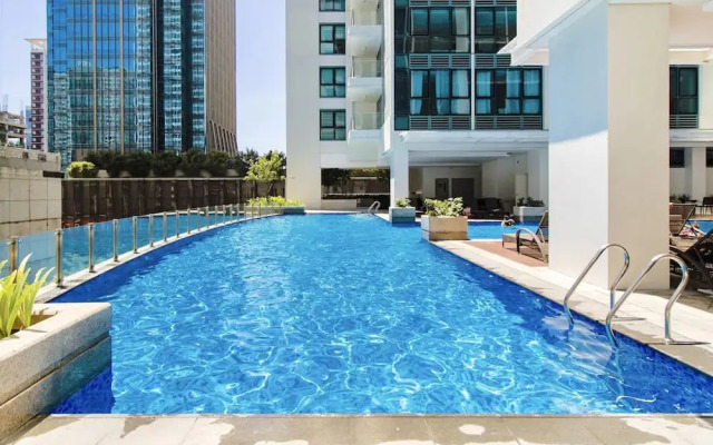 Luxury 2BR in Uptown Bgc, Free Pool use