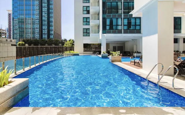 Luxury 2BR in Uptown Bgc, -- Free Pool use --