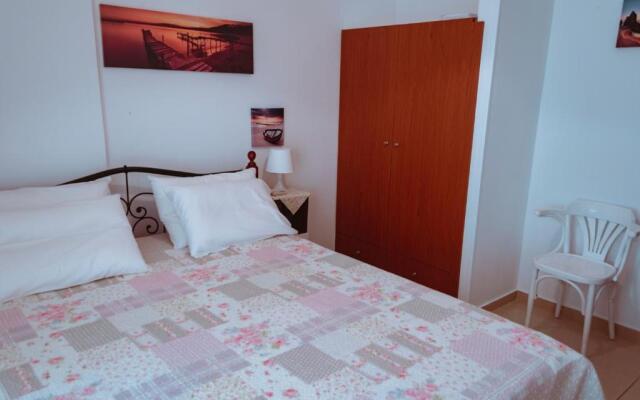 Sun Βy Τhe Sea 100m from the beach