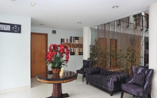 Cilandak Mansion by Airy Rooms