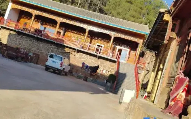 Jinghu Courtyard-Style Hotel