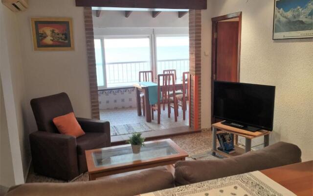 Beachfront and Bright Apartment