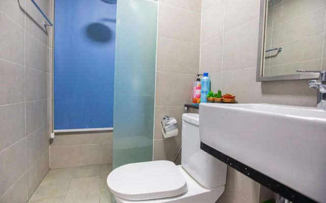 Georgetown High Floor Luxury 3BR Suite