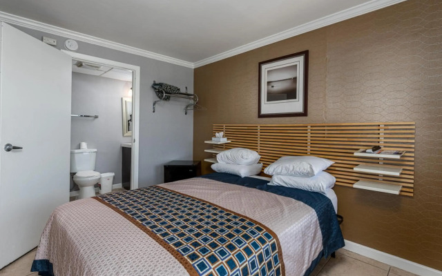 Boardwalk Hotel Charlee & Beach House Rentals