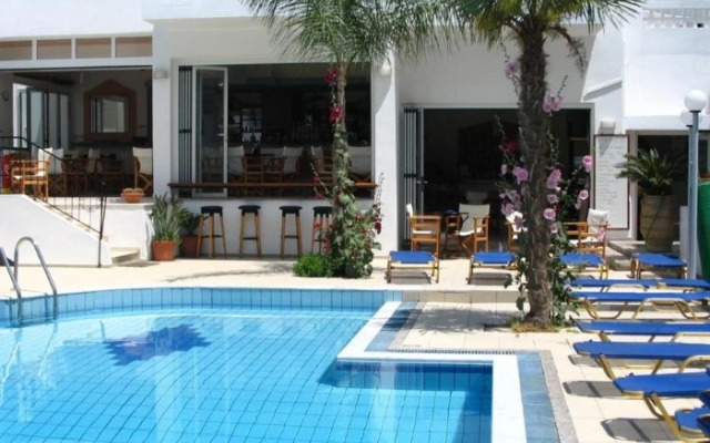 Emerald Studio & Hotel