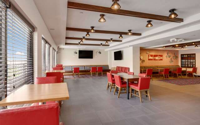 The Crossroads Hotel, Newburgh