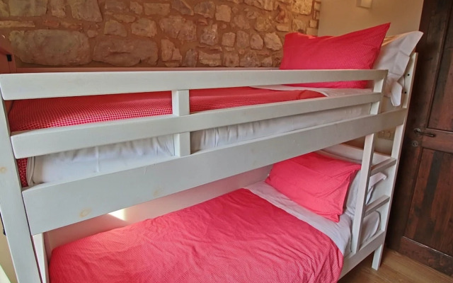 Belvilla by OYO Modern Luxury Apartment With Pool