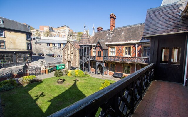 Centrally-located Flat in Stunning Period Building