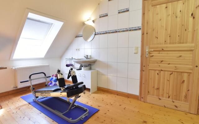 Comfy Apartment in Kröpelin near Sea Beach